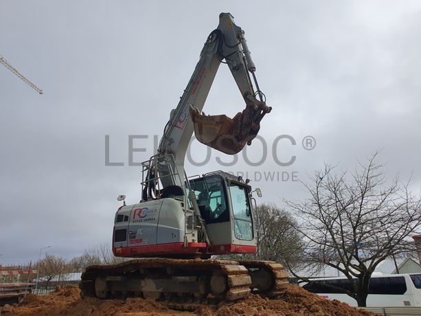 Giratória Rastos Takeuchi TB2150R · Ano 2018