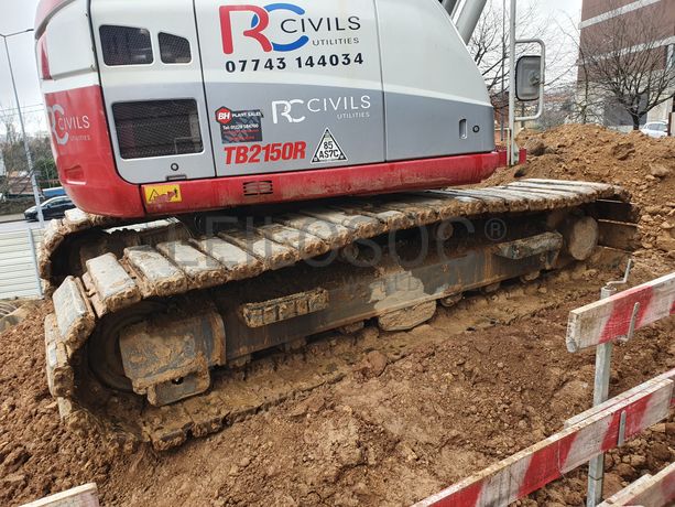 Giratória Rastos Takeuchi TB2150R · Ano 2018