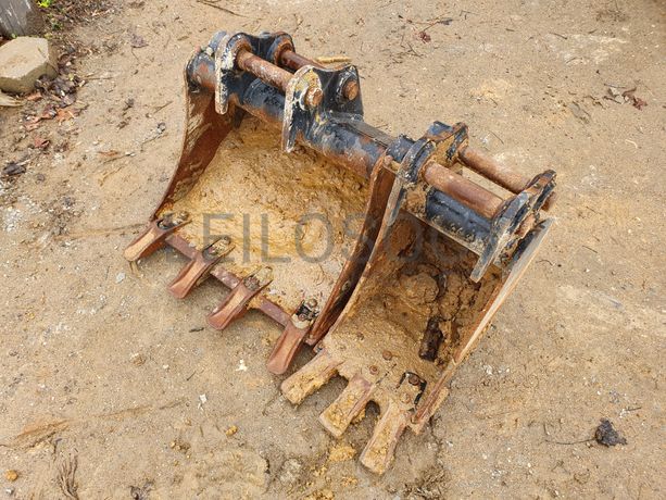 Mini Giratória Rastos Hitachi · Ano 2022