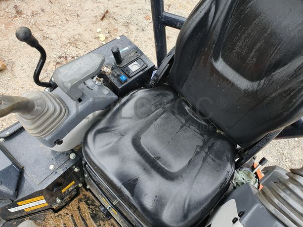 Mini Giratória Rastos Hitachi · Ano 2022