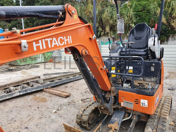 Mini Giratória Rastos Hitachi · Ano 2022