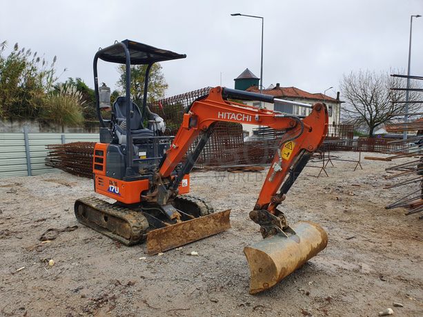 Mini Giratória Rastos Hitachi · Ano 2022