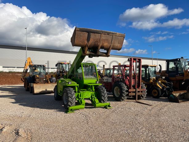 Empilhador Telescópico Merlo P32