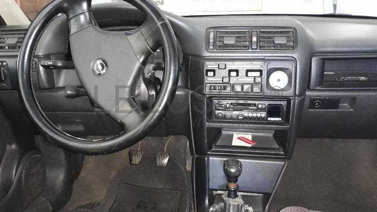 Opel Vectra 1.4i · Ano 1992