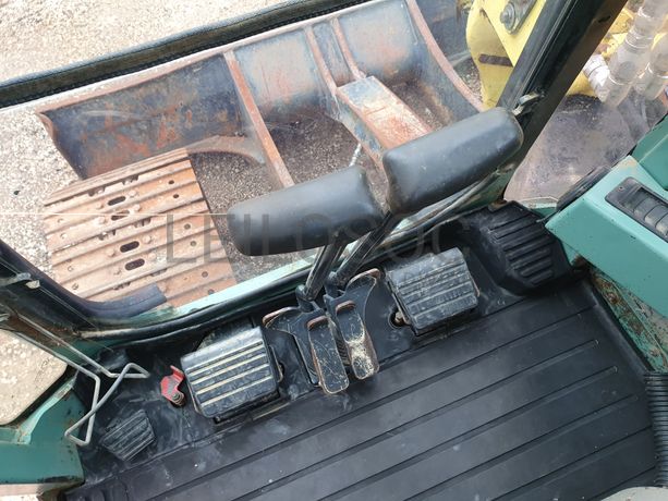 Giratória Yanmar SV100