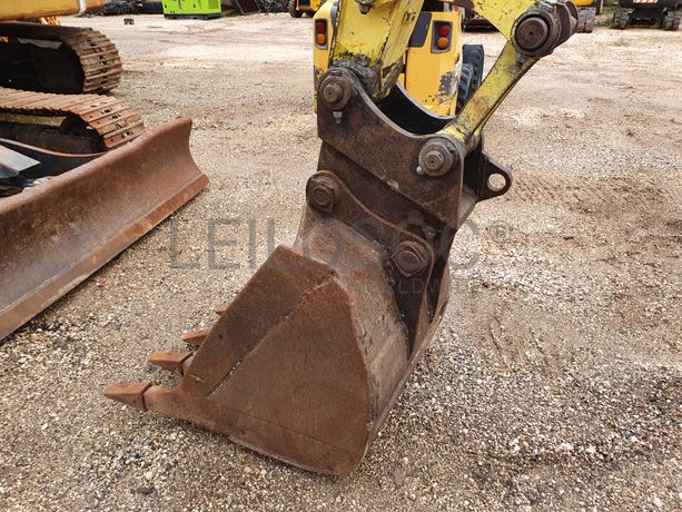 Giratória Yanmar SV100