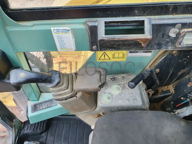 Giratória Yanmar SV100