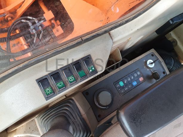 Giratória Daewoo Solar 225NLC-V