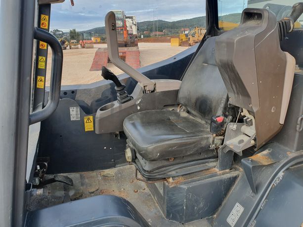 Mini Pá Carregadora Volvo MC 115C