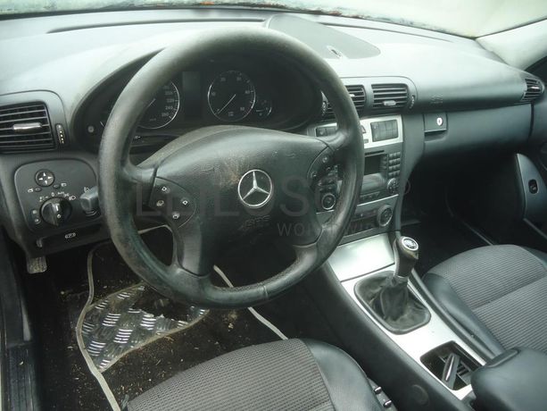 Mercedes-Benz C220 CDI · Ano 2004