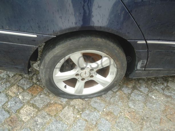 Mercedes-Benz C220 CDI · Ano 2004