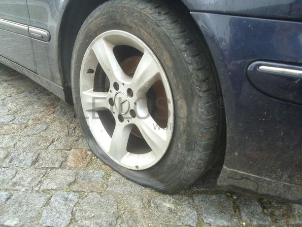 Mercedes-Benz C220 CDI · Ano 2004