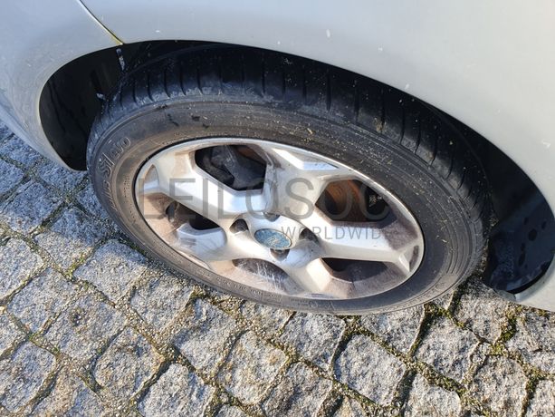 Ford Fiesta · Ano 2010 87-JJ-79