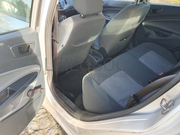 Ford Fiesta · Ano 2010 87-JJ-79