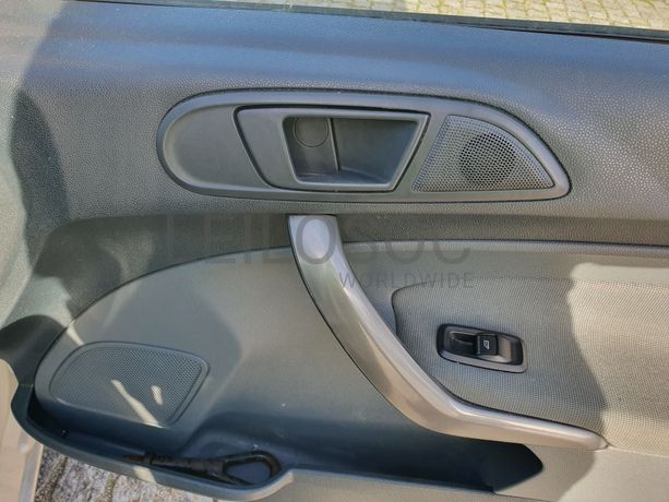 Ford Fiesta · Ano 2010 87-JJ-79