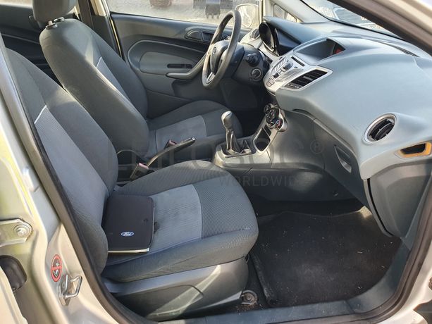 Ford Fiesta · Ano 2010 87-JJ-79