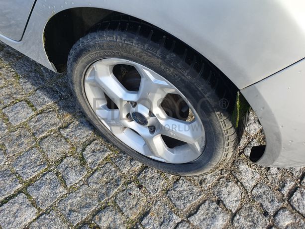 Ford Fiesta · Ano 2010 87-JJ-79