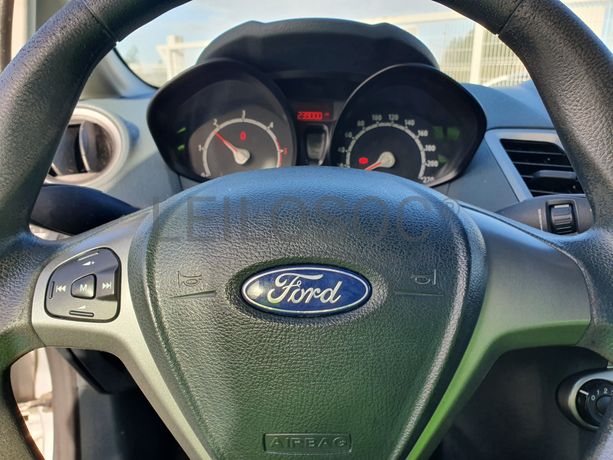 Ford Fiesta · Ano 2010 87-JJ-79