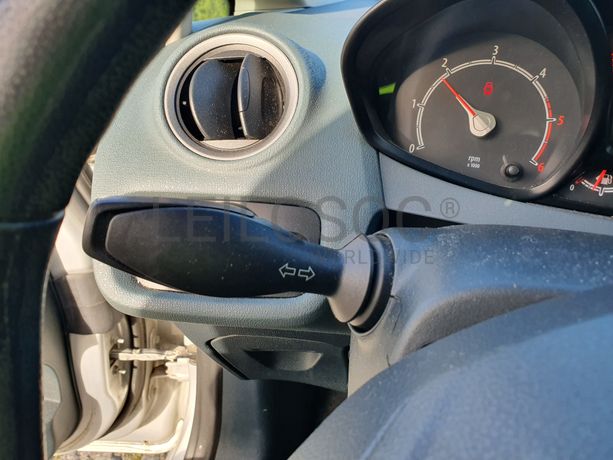 Ford Fiesta · Ano 2010 87-JJ-79