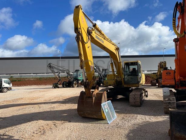 Retroescavadora Komatsu WB 93R-2