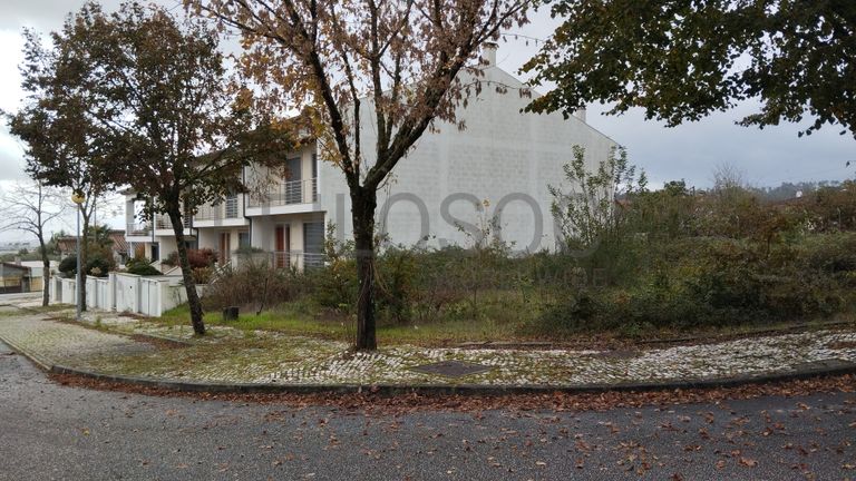 Lote para Construção de Bloco Habitacional · Viseu
