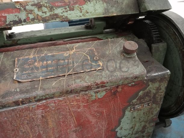 Máquinas de dar cola · Máquina de vergar cortes · Máquina de cardar