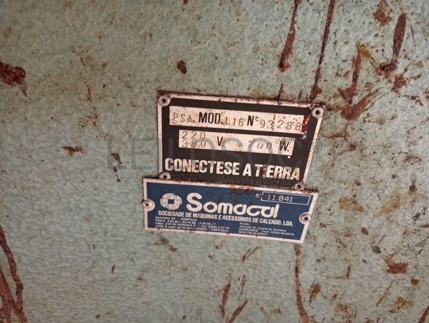 Máquinas de dar cola · Máquina de vergar cortes · Máquina de cardar