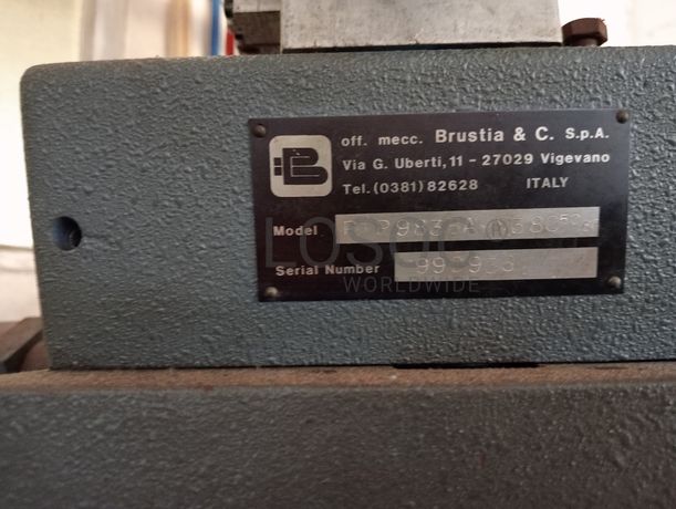 Máquina de meter parafusos · Máquina de pregar saltos