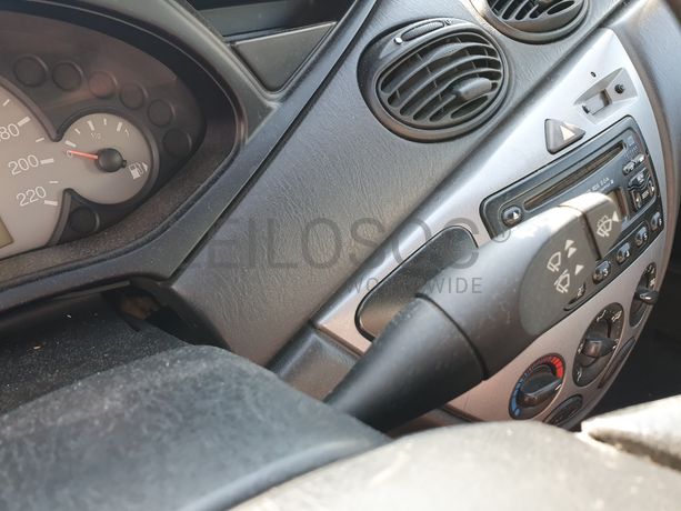 Ford Focus · Ano 2001