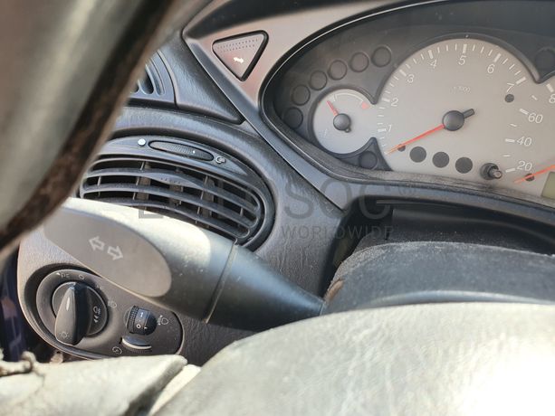 Ford Focus · Ano 2001