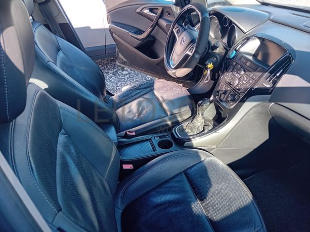 Opel Astra · Ano 2014