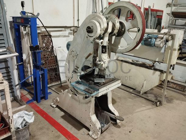 Equipamentos · Indústria Metalomecânica