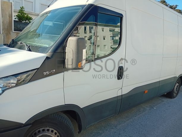 Iveco Daily 35S17 · Ano 2015