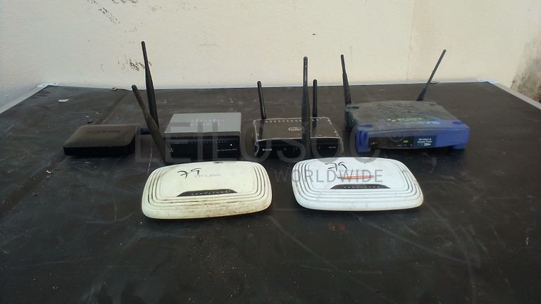 Routers DLINK TPLINK