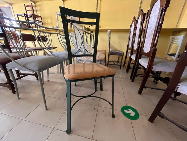 Cadeiras metálicas verdes