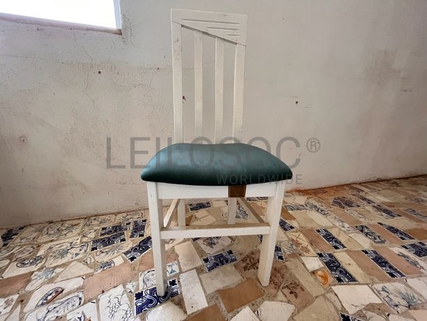 Cadeiras de madeira branca