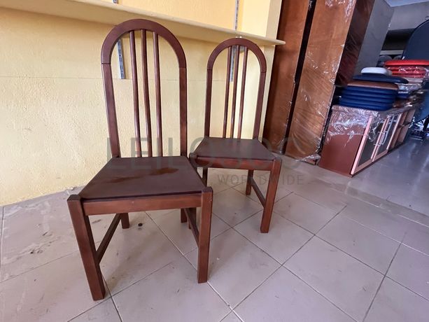 Cadeiras de madeira