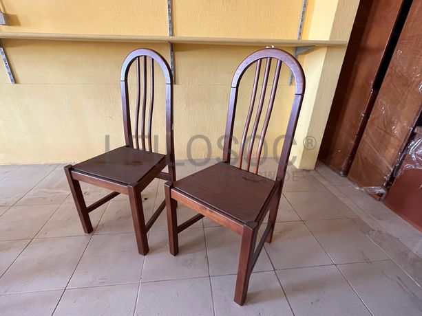 Cadeiras de madeira