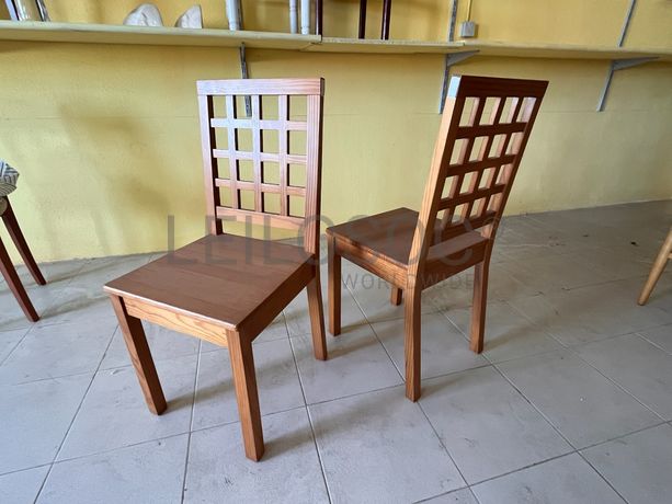 Cadeiras de madeira