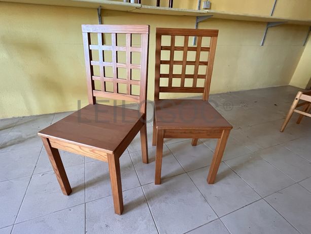 Cadeiras de madeira