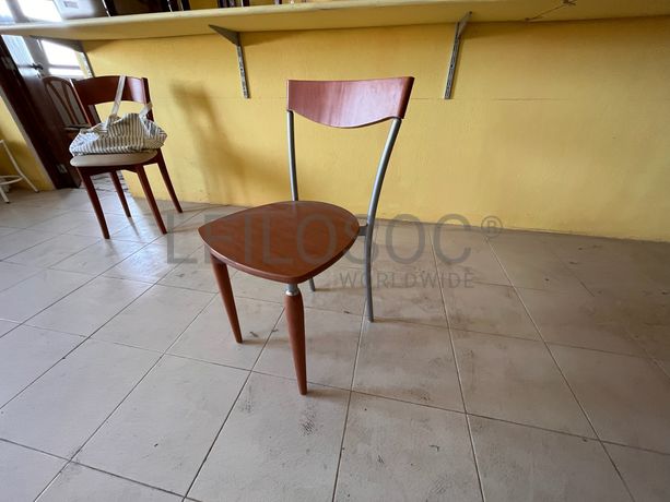 Cadeira de madeira e metal