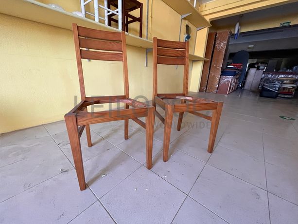 Cadeiras de madeira sem assento