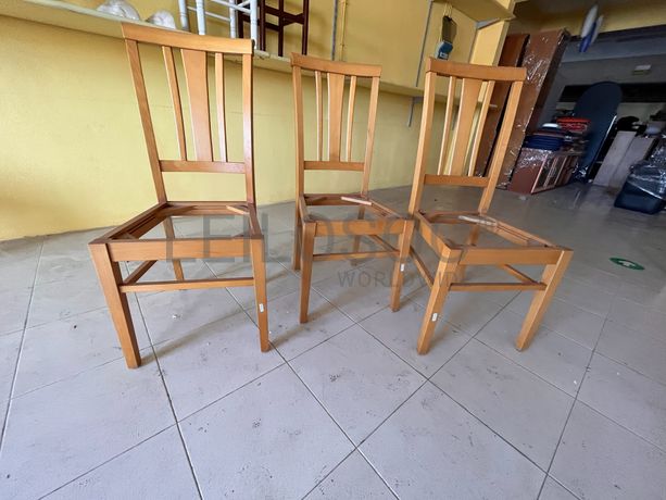 Cadeiras de madeira sem assento