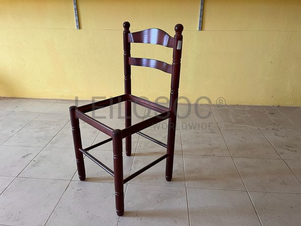 Cadeira de madeira sem assento