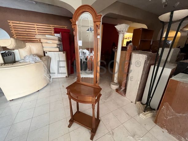 Consola de madeira entalhada com espelho