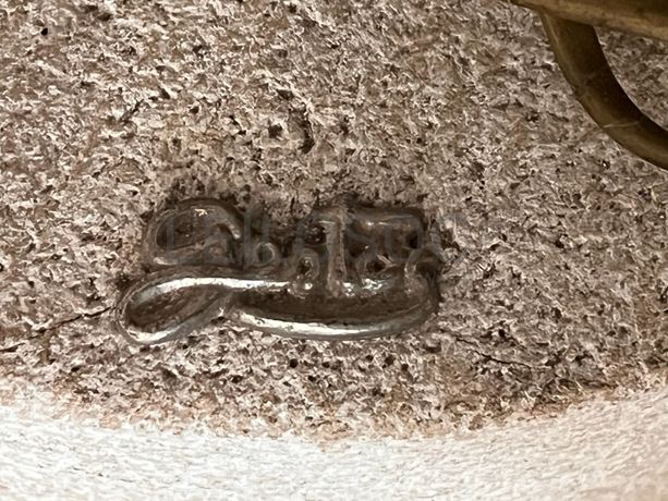 Candeeiro de pé alto em mármore