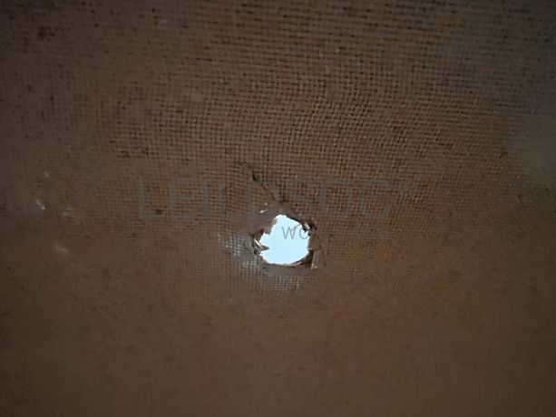 Móvel de madeira com duas portas