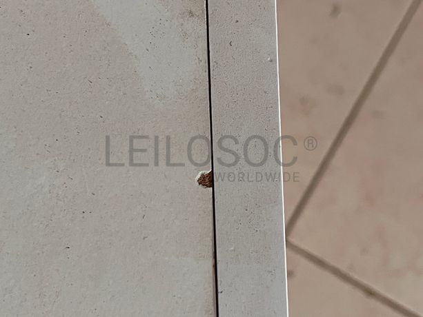 Mesinha de cabeceira branca