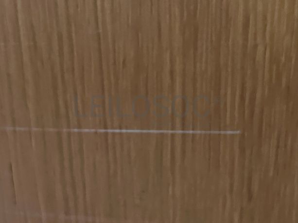 Mesa de centro em madeira com gavetas