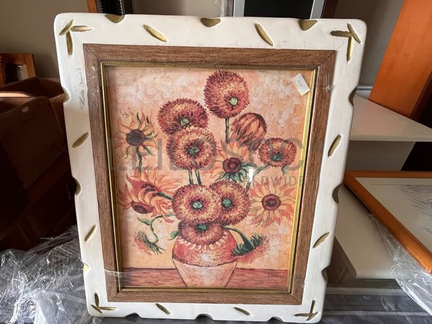 Quadro de parede com moldura de madeira